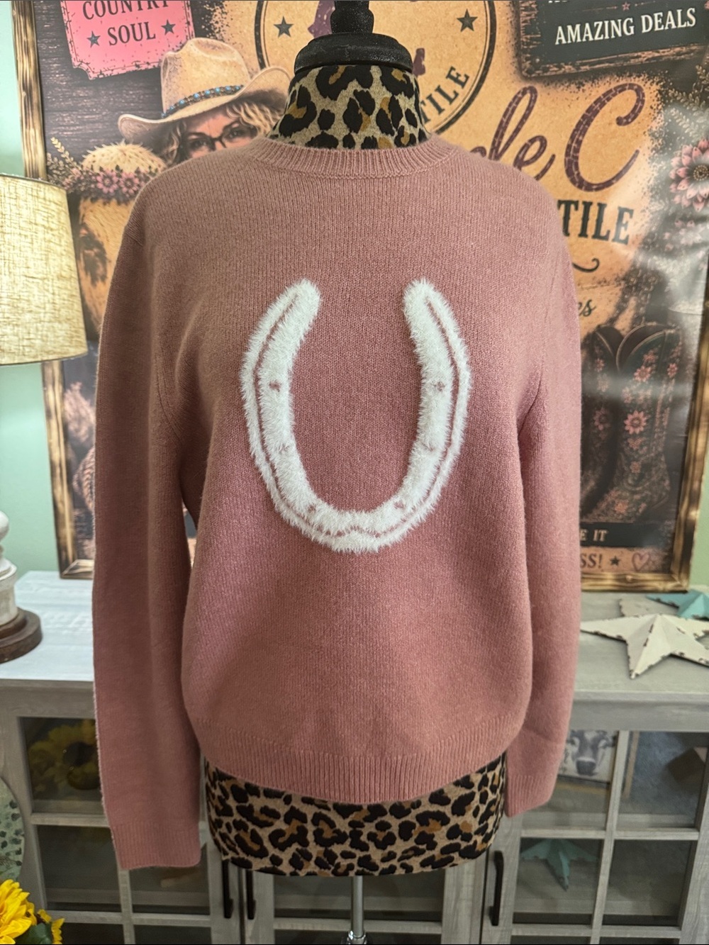 NWT Wrangler Women’s Pink Crewneck Sweater with White Horseshoe Detail  Size XL